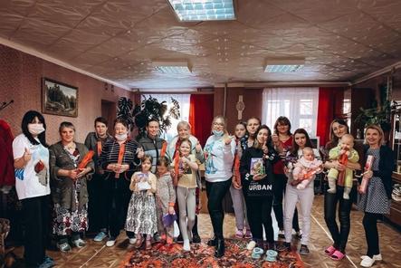 Нижегородские волонтеры поздравили беженок из Донбасса с 8 Марта