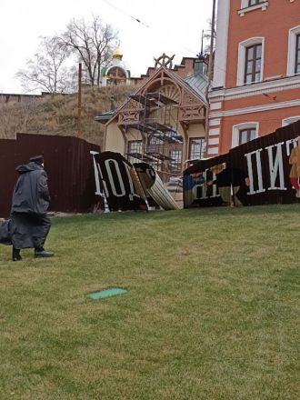 Городовые отмечают повреждения после урагана в Нижнем Новгороде - фото 5