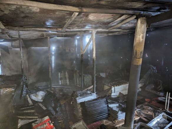 Склад с полиэтиленом горел на предприятии в Нижнем Новгороде - фото 2