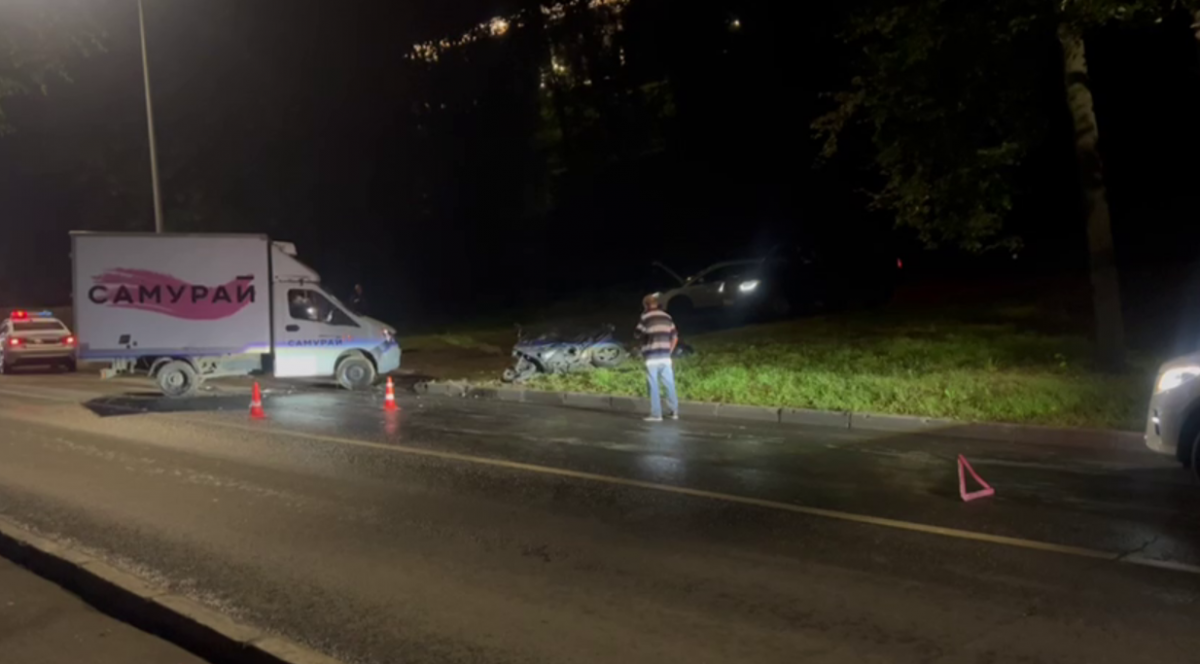 Мотоциклист влетел в &laquo;ГАЗель&raquo; на Казанском съезде в Нижнем Новгороде - фото 1