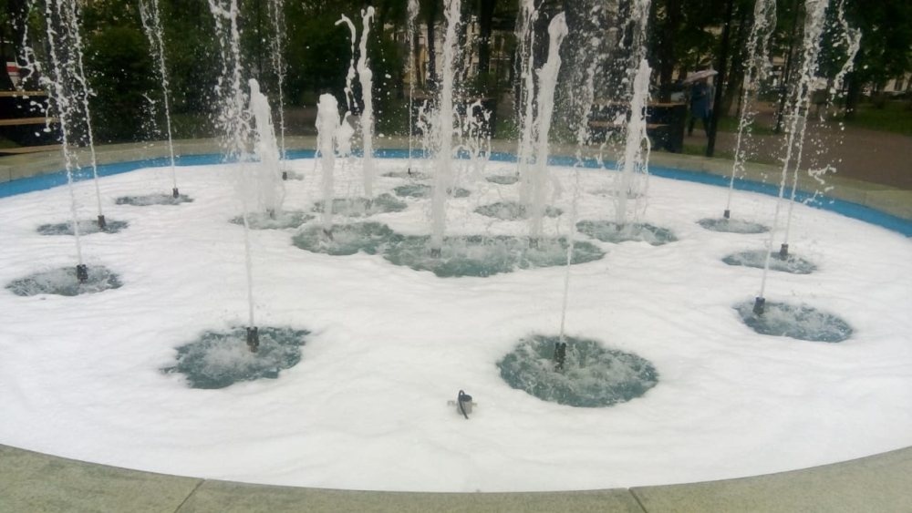 Два нижегородских фонтана покрылись пеной из-за вандалов - фото 1