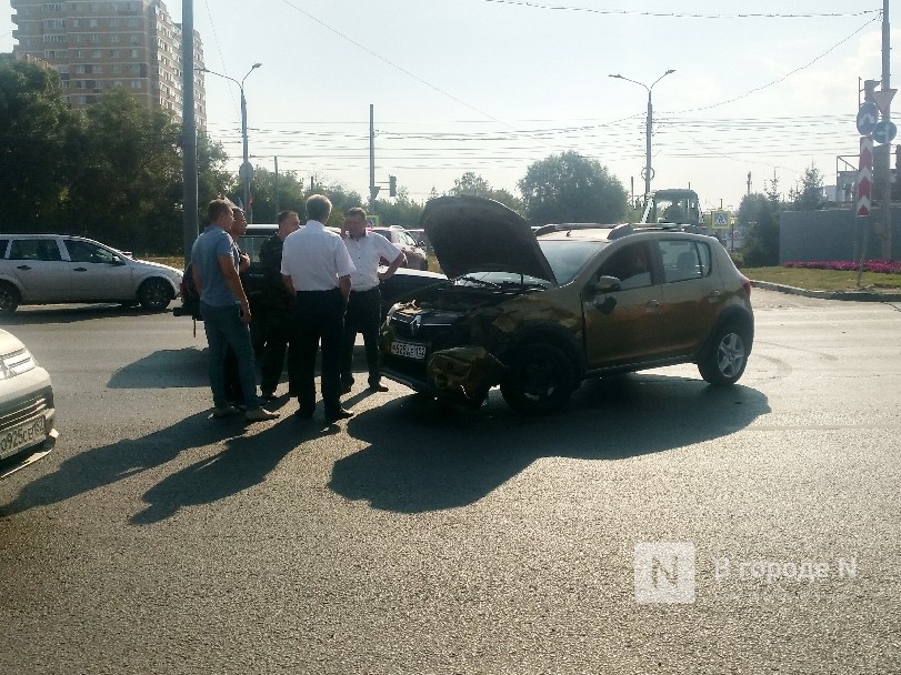 Renault столкнулся с каршеринговым автомобилем в Приокском районе - фото 2