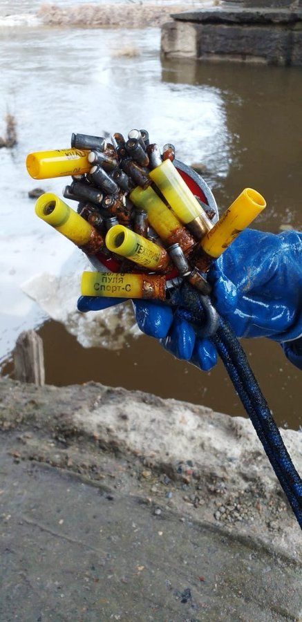 Полтысячи боеприпасов и 240 патронов нашли металлоискатели в реке под Городцом