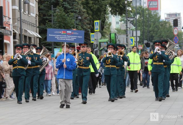 Духовые оркестры прошли парадом по главной улице Нижнего Новгорода - фото 12