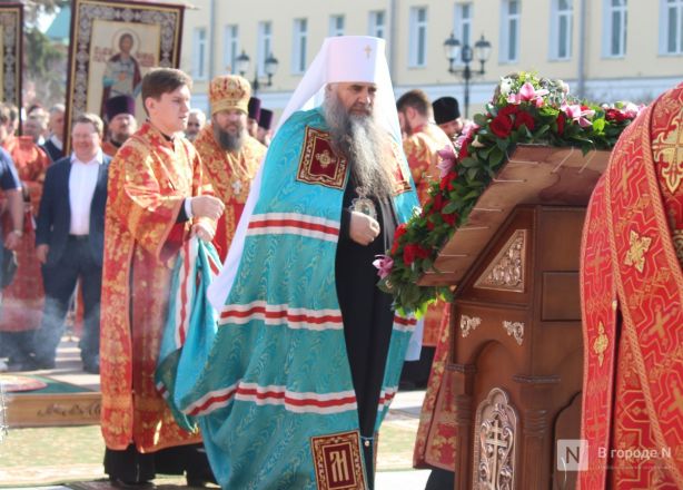 Фоторепортаж: как прошел пасхальный крестный ход в Нижнем Новгороде - фото 36