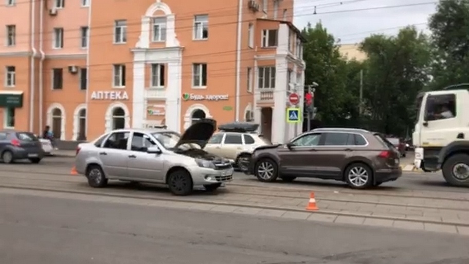 Две девушки получили травмы из-за водителя «Лады» в Нижнем Новгороде