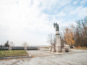 Начались работы по реставрации мемориала в парке «Швейцария»