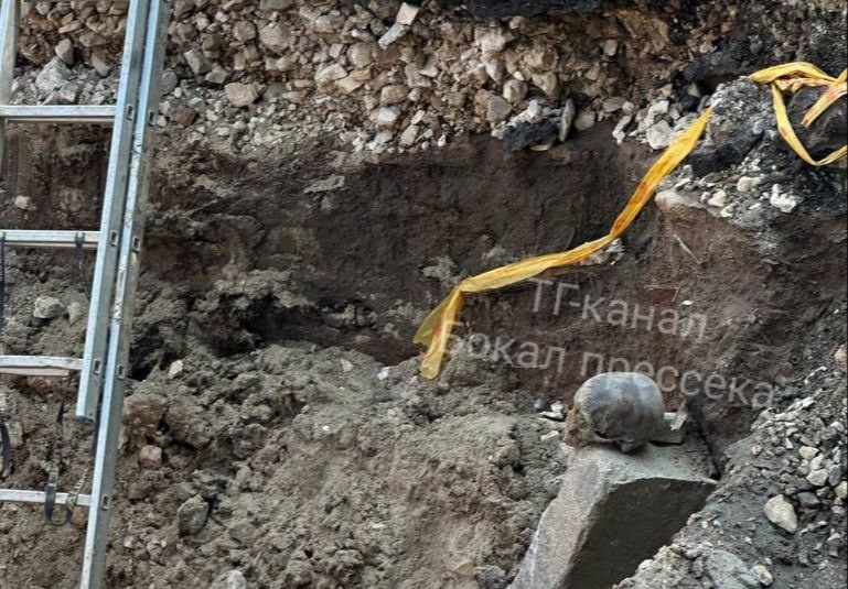 Человеческий череп откопали при ремонте трамвайных путей в Нижнем Новгороде - фото 1