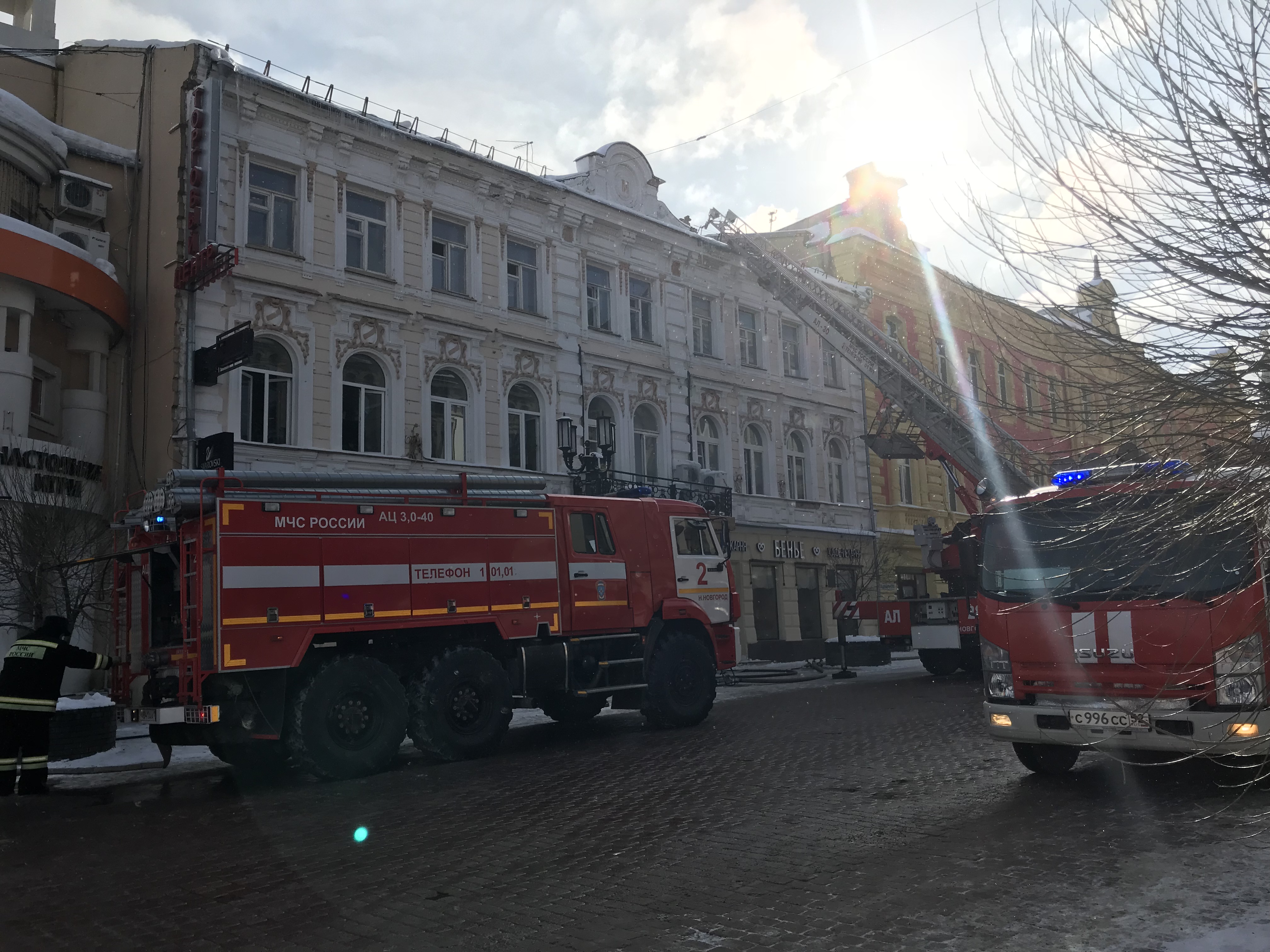 На Большой Покровской загорелось историческое здание (ФОТО)  - фото 1