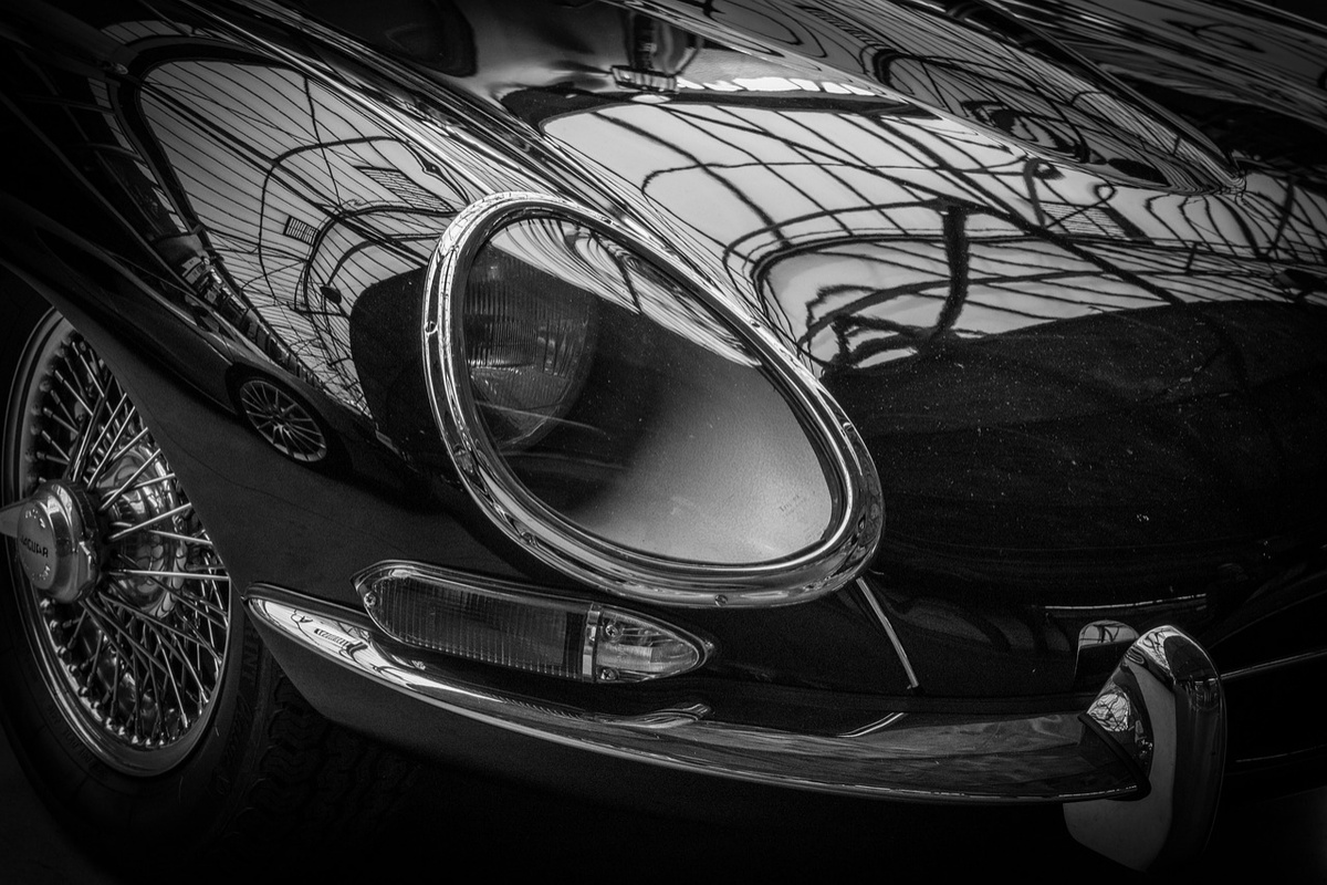 Jaguar въехал в BMW под Нижним Новгородом: пострадали двое - фото 1