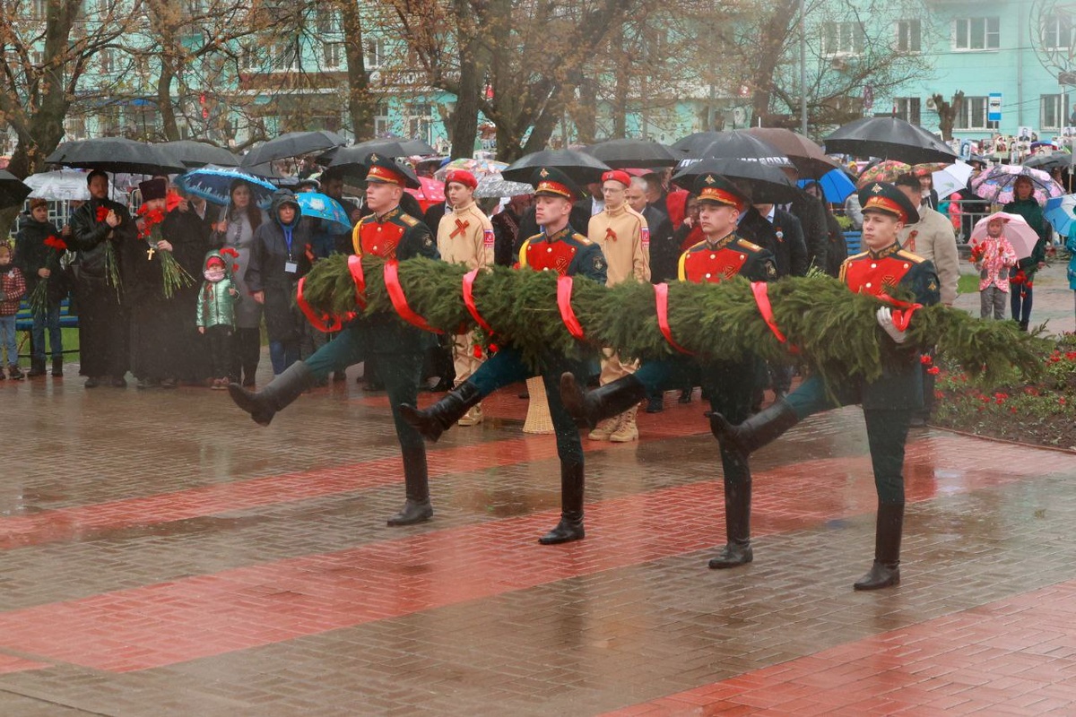 Мероприятия в честь Дня Победы проходят на площади Героев в Дзержинске 9 мая - фото 1