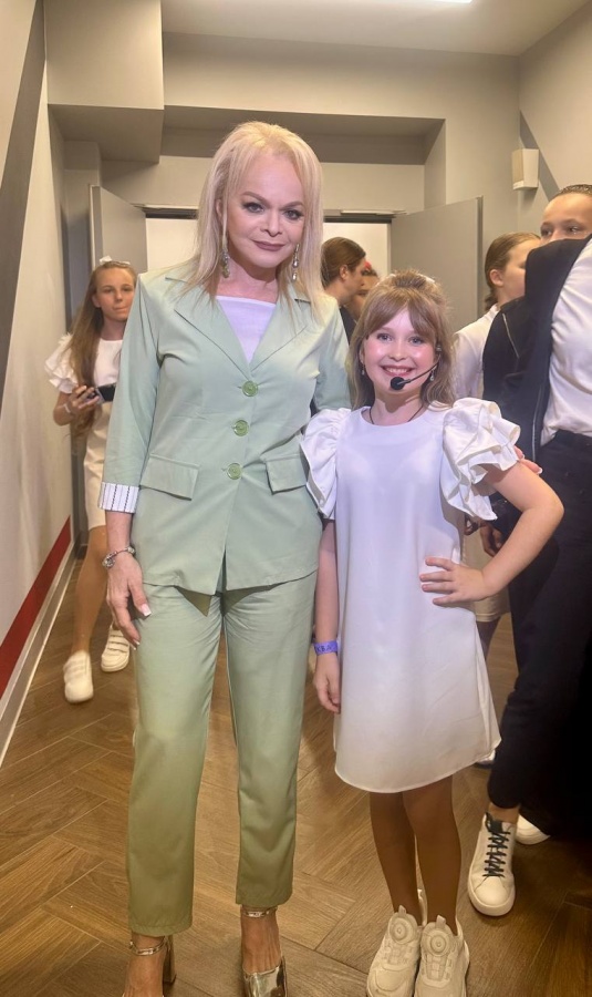 &laquo;Мечтаю сняться в Париже&raquo;. Милое интервью с 9-летней нижегородкой, которая завоевала Гран-при на конкурсе красоты в Сочи - фото 3